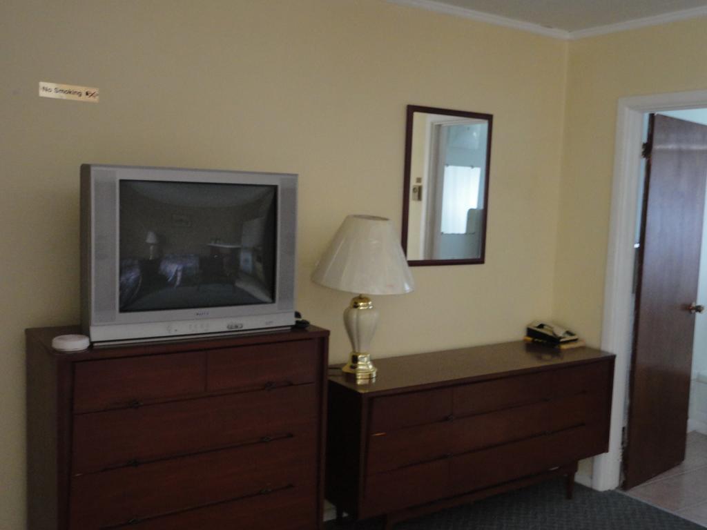 Hipwell'S Motel Fonthill Bagian luar foto