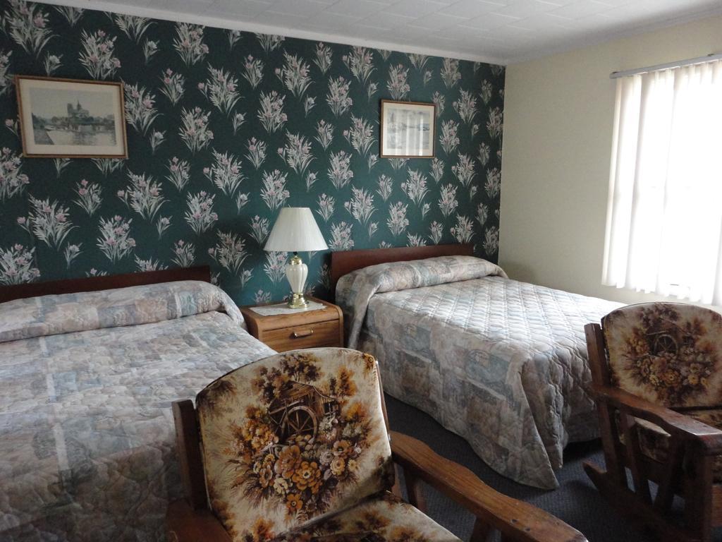 Hipwell'S Motel Fonthill Ruang foto