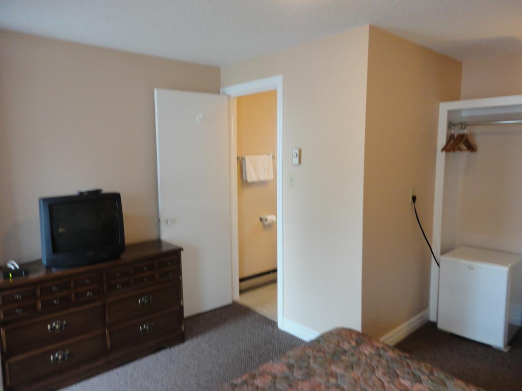 Hipwell'S Motel Fonthill Bagian luar foto