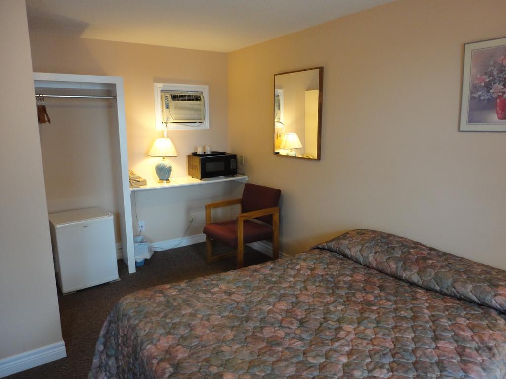 Hipwell'S Motel Fonthill Bagian luar foto