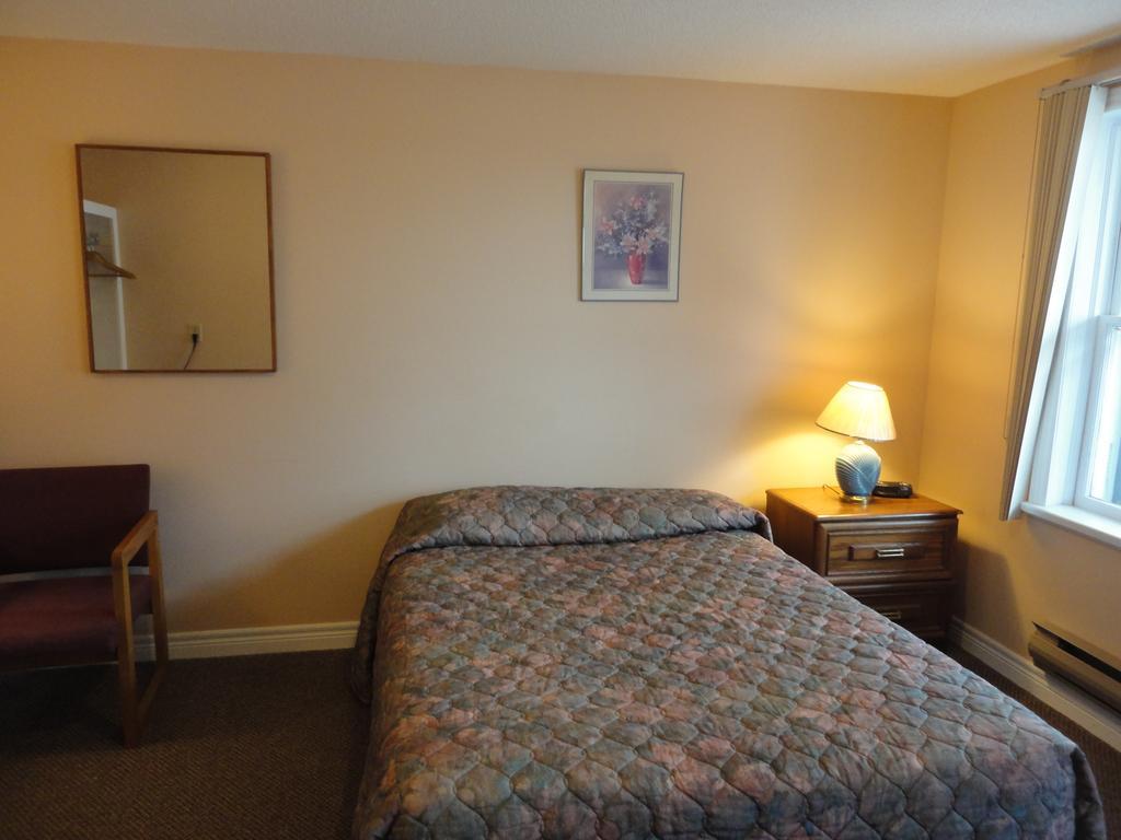 Hipwell'S Motel Fonthill Bagian luar foto